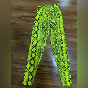 Beach riot new size medium leggings yellow neon snake